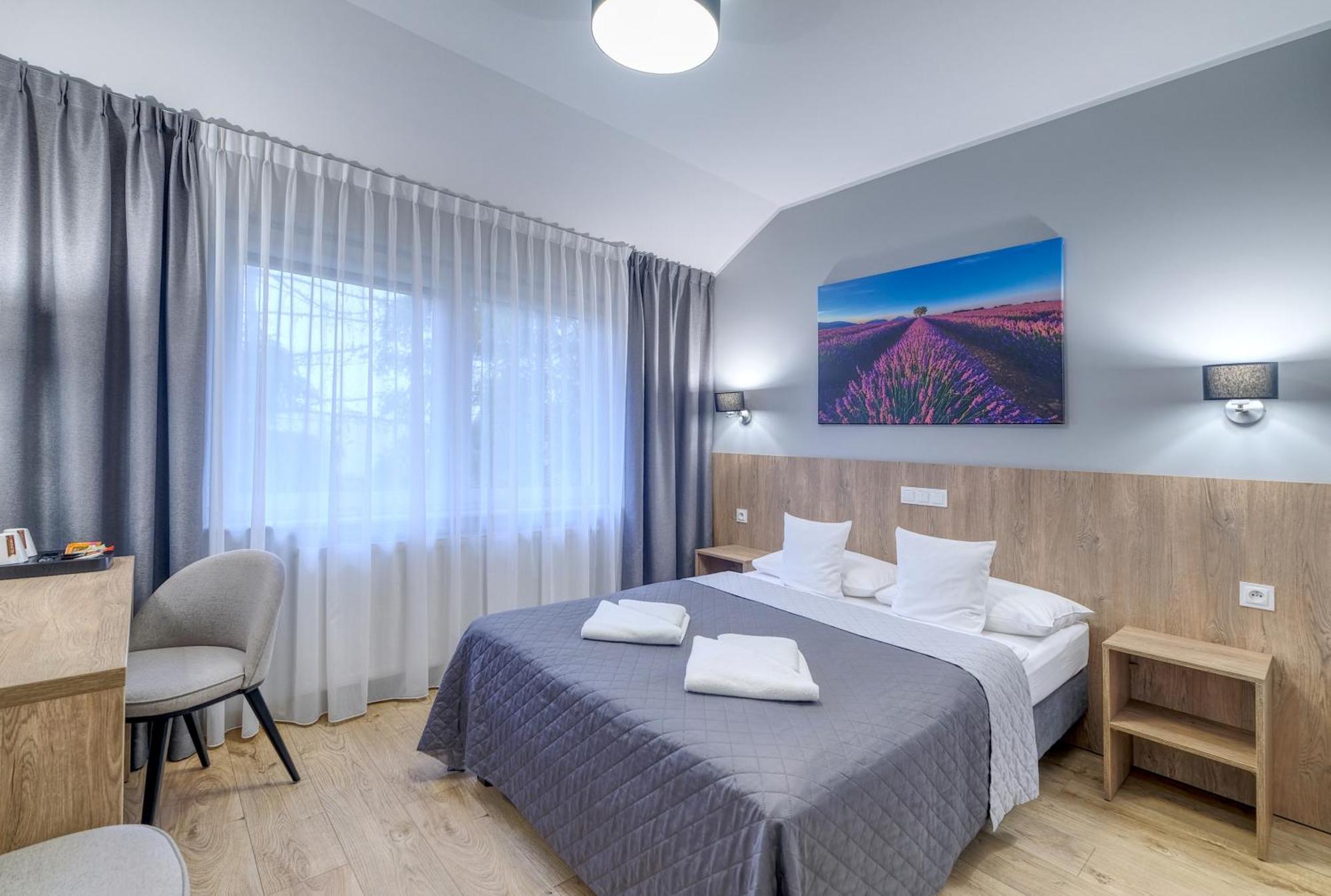 Lawendowy Dwor Bed & Breakfast Pszczółki Dış mekan fotoğraf