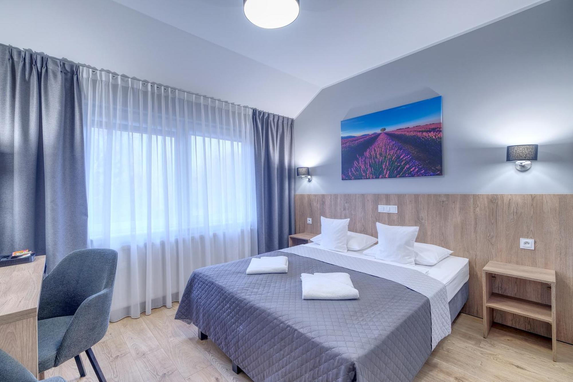 Lawendowy Dwor Bed & Breakfast Pszczółki Dış mekan fotoğraf